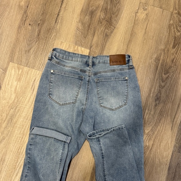 Women's Judy Blue Jeans - Picture 3 of 3